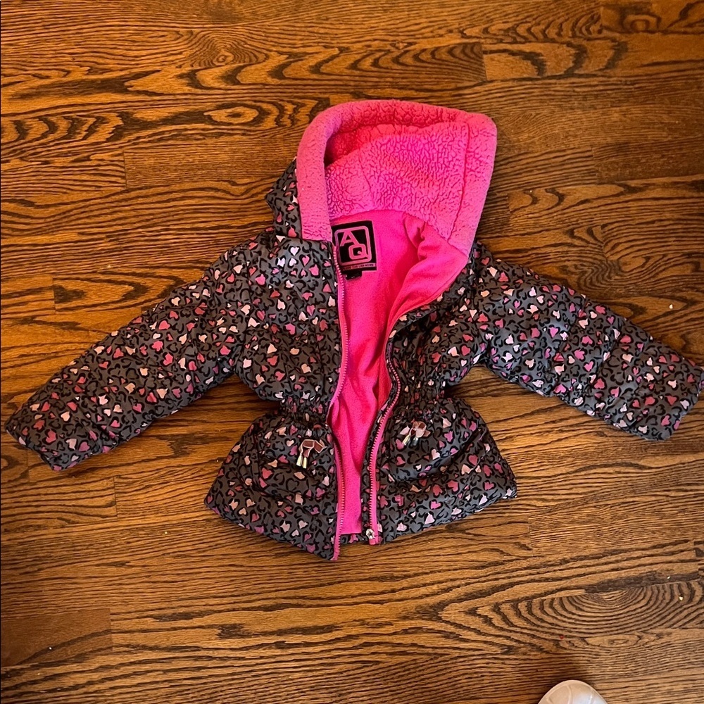Good🎉condition:  Pink and Black Heart Patterned Winter Jacket. size 5T